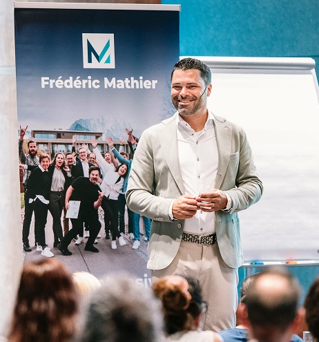 Frédéric Mathier als Keynote Speaker vor Publikum